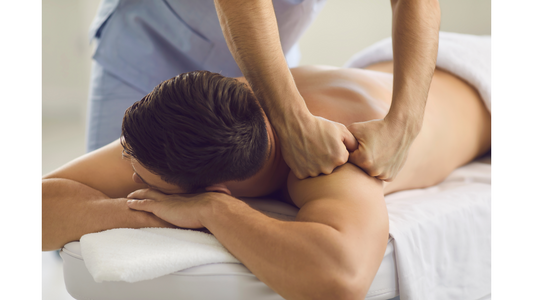 Massaggio Decontratturante: Benefici, Tecniche e Consigli per Sciogliere le Contratture Muscolari