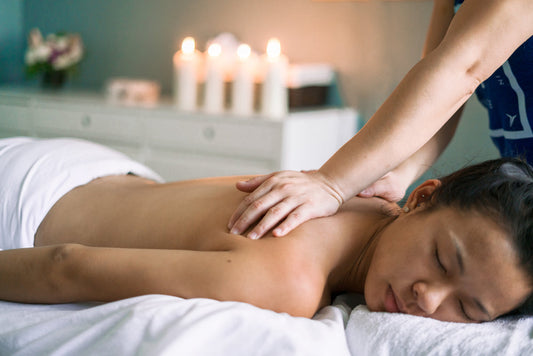 Massaggio Rilassante vs. Massaggio Decontratturante: Quale Scegliere?